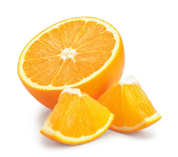 Rebanada de fruta naranja aislada sobre fondo blanco — Foto de Stock