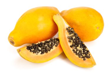 beyaz bir arka plan üzerinde izole olgun kesme papaya