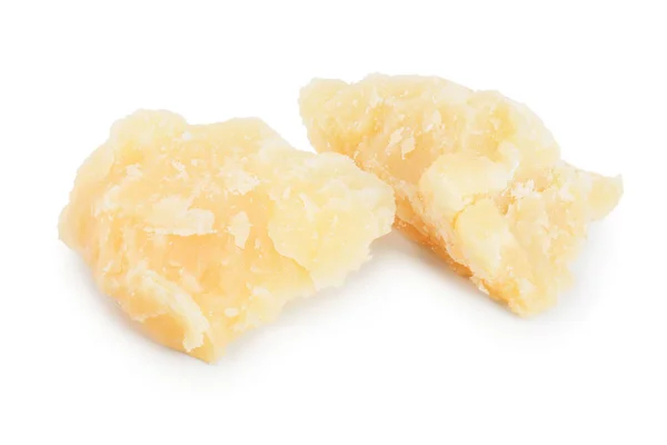 Parmesan ost bitar isolerad på vit bakgrund. Närbild — Stockfoto