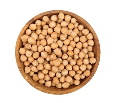 Beyaz arka plan üzerinde izole ahşap kase kuru ham organik nohut. Üstten Görünüm