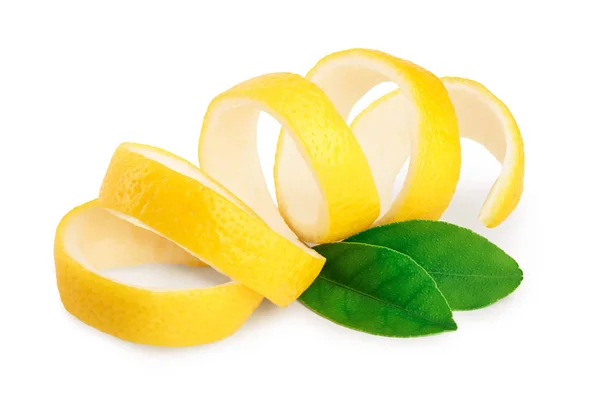 Zitronenschale mit Blatt isoliert auf weißem Hintergrund. gesunde Ernährung — Stockfoto