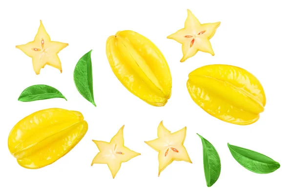 Карамбола или звездные фрукты с листьями изолированы на белом фоне. Вид сверху. Плоский лежал — стоковое фото