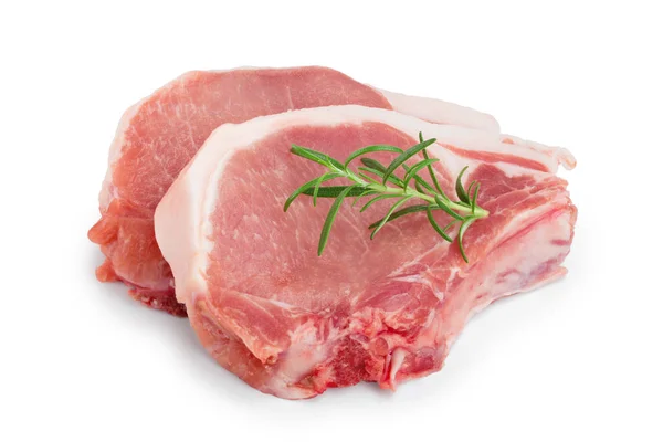 Carne de cerdo cruda en rodajas con romero aislado sobre fondo blanco — Foto de Stock