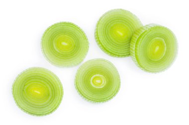 Beyaz arka planda izole edilen Leek sebze dilimlenmiş. Üst görünüm. Düz yatma