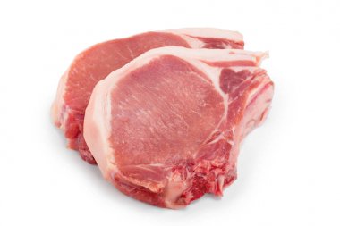 Beyaz arka plan üzerinde izole çiğ domuz eti dilimlenmiş