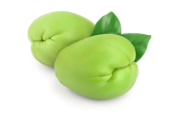 Frisches Chayote-Gemüse isoliert auf weißem Hintergrund — Stockfoto