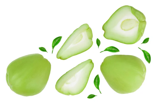 Vegetal Chayote fresco aislado sobre fondo blanco con espacio de copia para su texto. Vista superior. Puesta plana — Foto de Stock