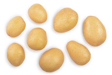 Genç patates beyaz arka plan üzerinde izole. Hasat yeni. Üst te. Düz yatıyordu