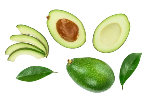 Aguacate y rodajas decoradas con hojas verdes aisladas sobre fondo blanco. Vista superior. Puesta plana — Foto de Stock