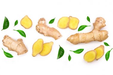 taze zencefil kökü ve kopya alanı metniniz için beyaz zemin üzerine izole dilim. Üstten görünüm. Düz yatıyordu