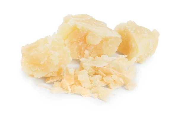 Parmesan ost bitar isolerad på vit bakgrund. Närbild — Stockfoto