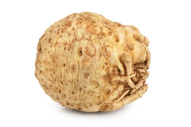 Beyaz arkaplanda izole edilmiş taze kereviz kökü