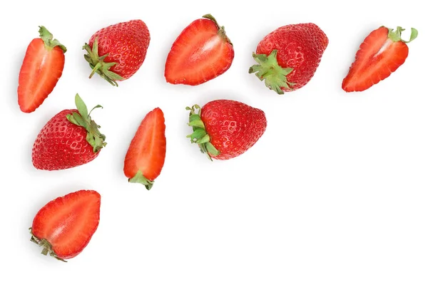 Erdbeeren isoliert auf weißem Hintergrund mit Kopierplatz für Ihren Text. Ansicht von oben. Flaches Lagemuster — Stockfoto