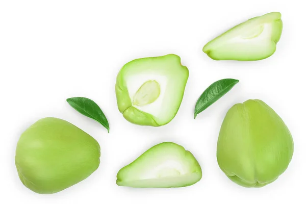 Färska chayote vegetabiliska isolerade på vit bakgrund med kopiera utrymme för din text. Översta vyn. Flat Lay — Stockfoto