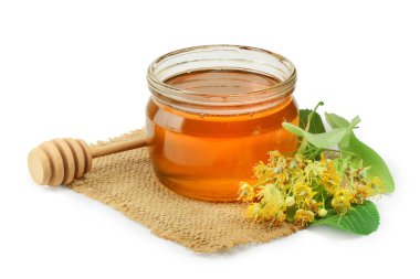 Beyaz arka plan üzerinde izole yaprak ve bal ile ıhlamur çiçekleri