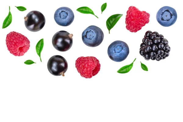 Mix of blackberry blueberry raspberry isolated on white background. Top view. Flat lay pattern — Stock Photo, Image