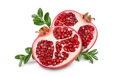 Nar, kırpma yolu ve tam derinlik ile beyaz arkaplan üzerinde yarı izole.