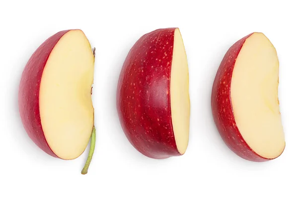 Fatias de maçã vermelha isoladas em fundo branco com caminho de recorte e profundidade total de campo. Vista superior. Depósito plano — Fotografia de Stock