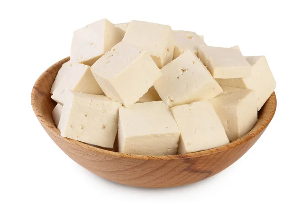 Heap av tärnad tofu ost i trä skål isolerad på vit bakgrund med klippbana och full skärpedjup, — Stockfoto