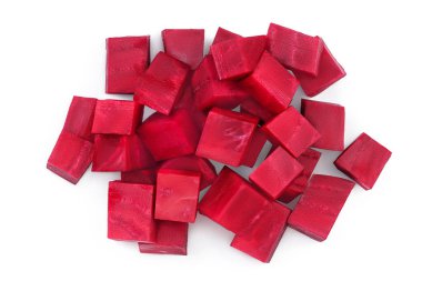 Pancar kökü kesme yolu ve tam derinlik ile beyaz arkaplanda izole edilmiş. Üst Manzara. Düz yatıyordu