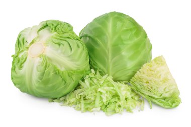 Kırpma yolu ve tam derinlikte alan ile beyaz arkaplanda izole yeşil lahana.