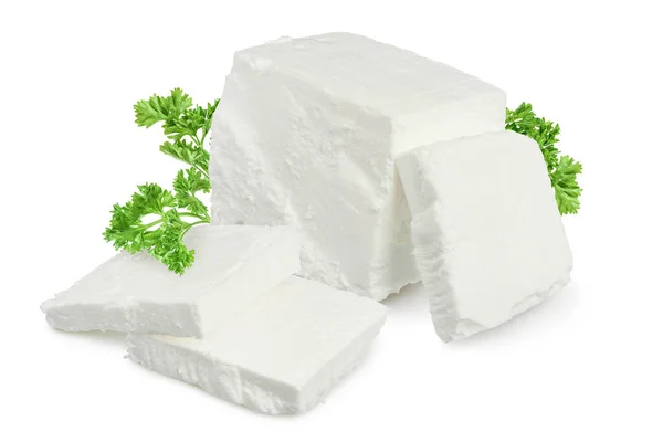 Feta-Käse isoliert auf weißem Hintergrund. Mit Schnittwand und voller Schärfentiefe — Stockfoto