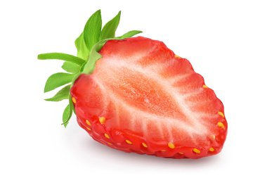 Çilek, beyaz arka planda yarı izole. Taze böğürtlen ve geniş bir alan.