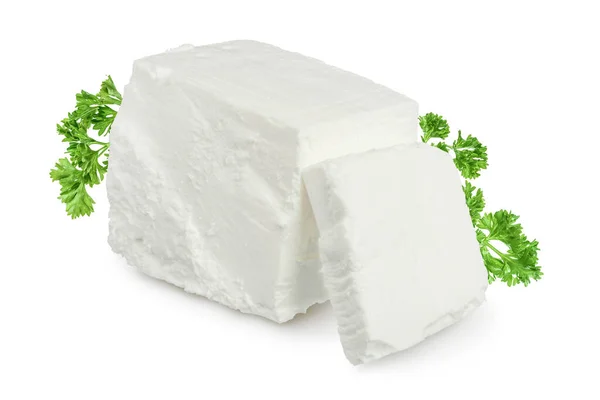 Queso feta aislado sobre fondo blanco. Con ruta de recorte y profundidad de campo completa — Foto de Stock