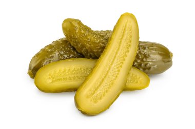 Terbiye edilmiş salatalık turşusu kırpma yolu ve tam derinlikteki beyaz arkaplanda izole edilmiş.