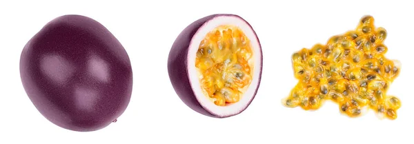 Fructe întregi pasiune pe jumătate izolate pe fundal alb. Maracuya cu cale de tăiere. Privire de sus. Plat lay — Fotografie, imagine de stoc
