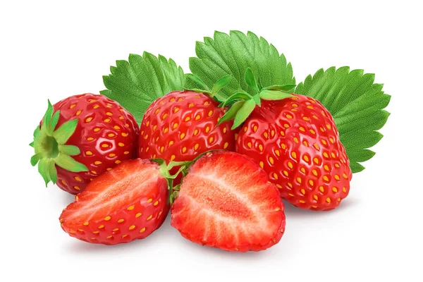 Φράουλα και μισή απομονωμένη σε λευκό φόντο. Φρέσκο μούρο με πλήρες βάθος πεδίου — Φωτογραφία Αρχείου