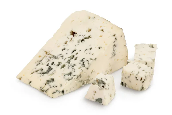 Formaggio blu isolato su fondo bianco con percorso di ritaglio e piena profondità di campo. — Foto Stock