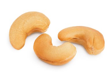 Kavrulmuş kaju fıstığı kırpma yolu ve tam derinlik ile beyaz arkaplanda izole.