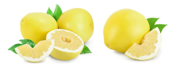 Pomelo, fehér alapon elszigetelt féllel és levéllel, nyírási útvonallal és teljes mélységélességgel — Stock Fotó