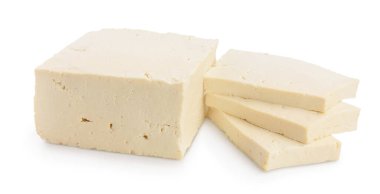 Tofu peyniri kırpma yolu ve tam derinlikteki alan ile beyaz arkaplanda izole edildi,