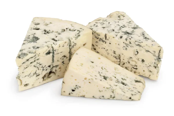 Blauwe kaas geïsoleerd op witte achtergrond met knippad en volle velddiepte. — Stockfoto