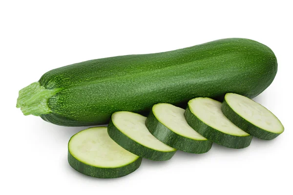 Färsk hel och skivad zucchini isolerad på vit bakgrund med klippbana och fullt skärpedjup — Stockfoto