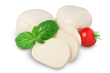 Fesleğen yaprağı ve domates dilimlenmiş Mozzarella peyniri kırpma yolu ve tam derinlik ile beyaz zemin üzerinde izole