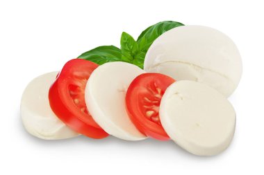 Mozzarella peyniri dilimlenmiş domates beyaz zemin üzerinde izole edilmiş kırpma yolu ve tam derinlik