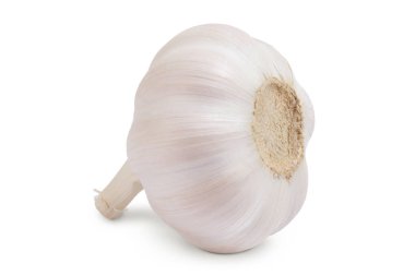 Soyulmamış sarımsak beyaz arka planda izole edilmiş. Yakın plan..