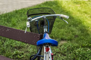 yumuşak odak geçiş yapmak yeşil çim zemin üzerine