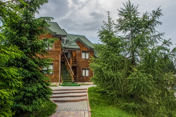 Resort Kleine Häuser Fassade Den Bergen Wald Natur Umwelt — Stockfoto