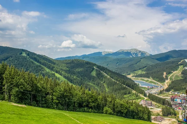 Orman Dağ Doğa Manzara Dağ küçük köy resort yakınlarındaki