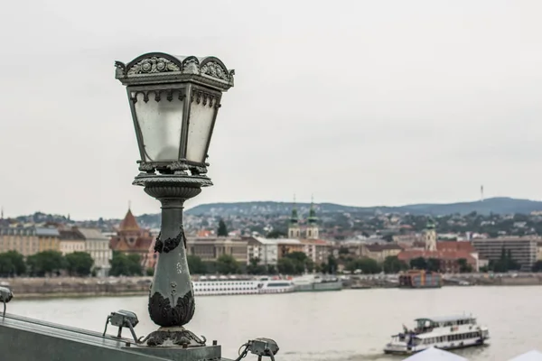 Budapeşte Eski Kentsel Şehir Bölgesinde Gri Yağmurlu Bir Gün Köprü — Stok fotoğraf