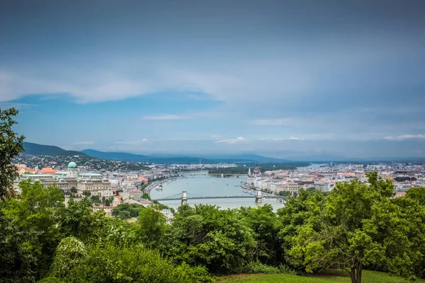 Budapeşte Şehir Scape Yaz Saati Yağmurlu Gün Içinde Yukarıdaki Ile — Stok fotoğraf