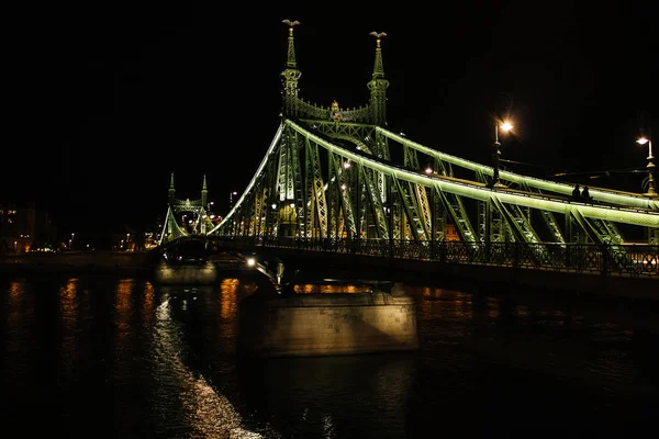 Nocy Stary Most Miejski Długich Ekspozycji City Scape Koncepcja Oświetlenia — Zdjęcie stockowe