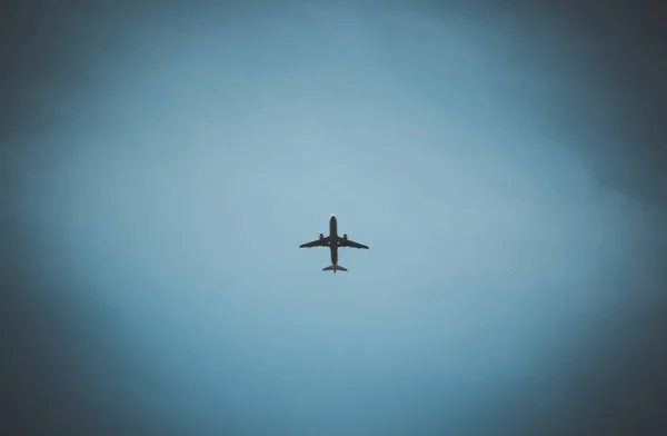 Enfoque Suave Uno Llano Cielo Desde Abajo Concepto Con Espacio — Foto de Stock