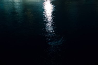 gece soyut su yüzey arka plan kavramı yansıması ile