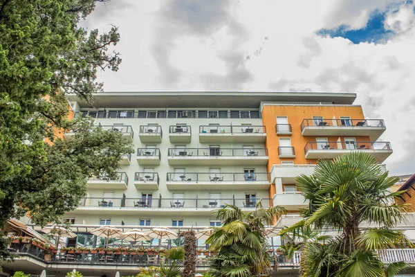 Moderne Hotelarchitektur Fassade Erholungsort Stadtbezirk Der Nähe Der Uferpromenade Sommer — Stockfoto