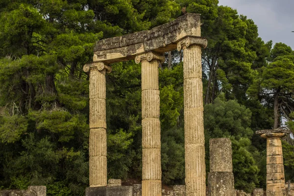 Marmurowe Kolumnada Starożytnej Architektury Otwartym Powietrzu Muzeum Wystawa Obiekt Peloponezie — Zdjęcie stockowe